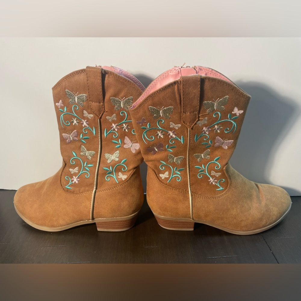 Adorable Magellan Embroidered Youth Western Cowgirl Boots- Size 2 Youth